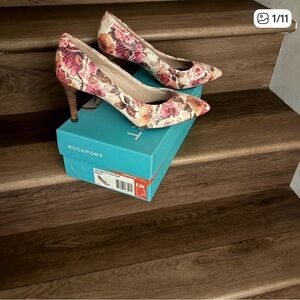 🌺$25 ALL SHOES🌺NWOT Rockport Floral Pointed-Toe Pumps in Multicolor🌺